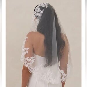 Park & Fifth White Lace Hair Veil